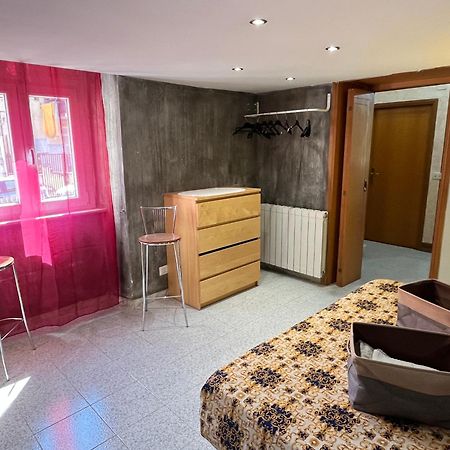 Romuhouse Economy Apartment Metro B Bagian luar foto